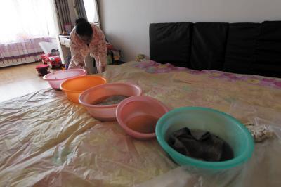 颍上楼上漏水，住户失联，小区没物管，业主维权难！律师来支招……